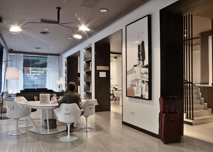 Pol & Grace Hotel