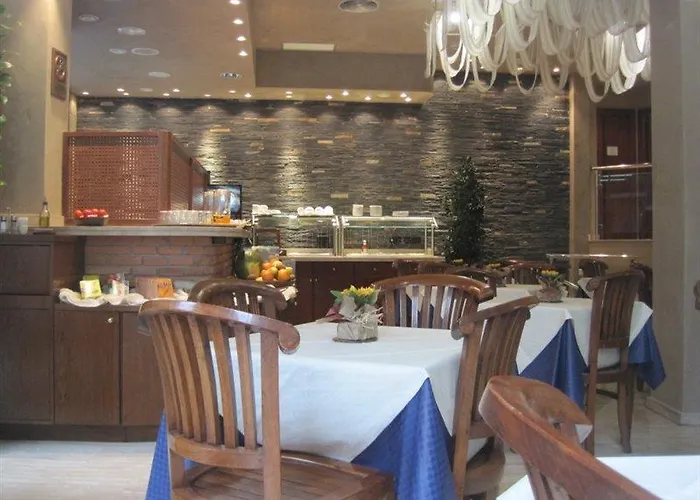 Pol & Grace Hotel 4*