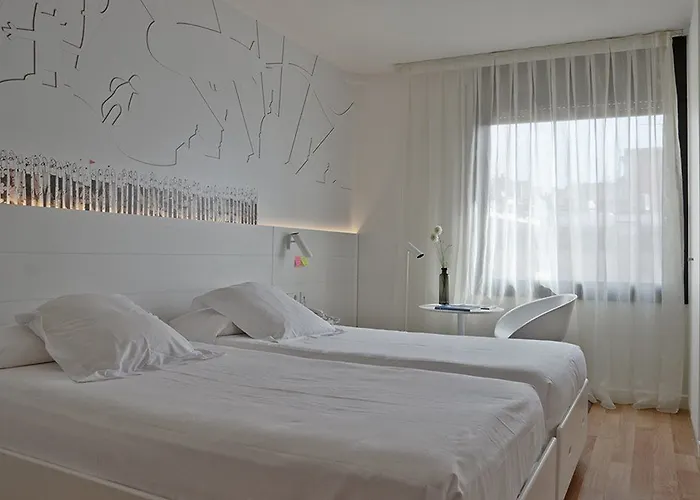 Pol & Grace Hotel